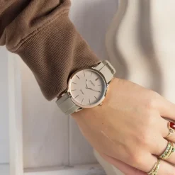 Oozoo Damen Armbanduhr Vintage Series Analog Silikon taupe grau UOC20170